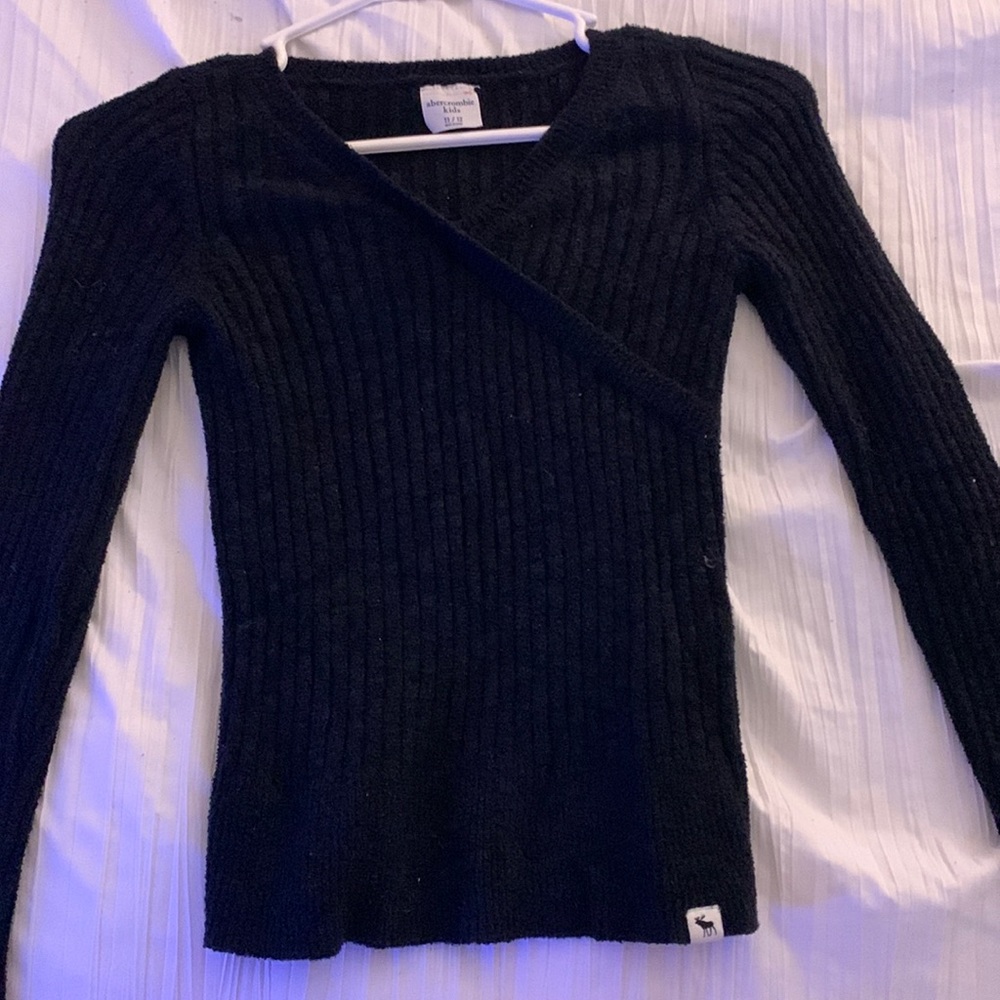 black neck crossover sweater Abercrombie kids size 11/12 girls VERY SOFT